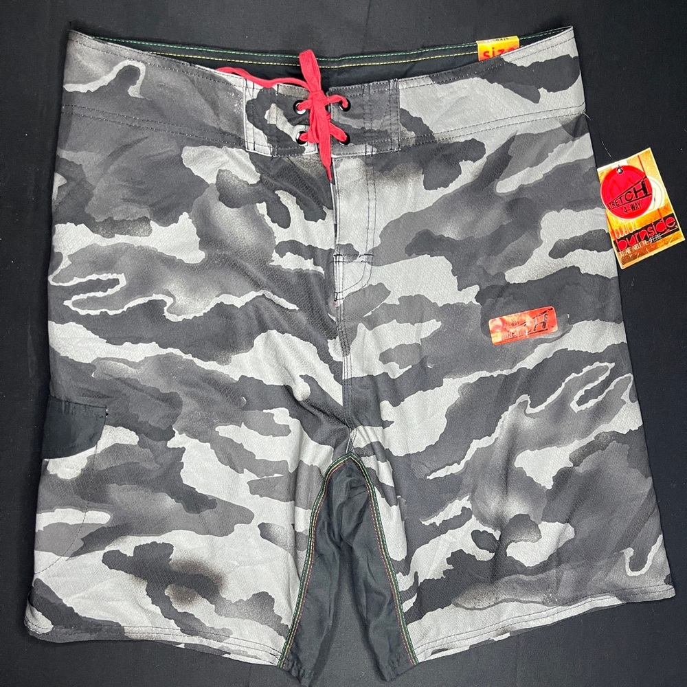 Burnside NWT Mens Gray Camo Swim Shorts with Red Drawstring Size 34